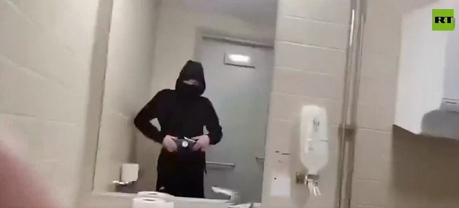ChatGPT ilə birgə planlaşdırıb: 16 yaşlı şagird məktəbdə 3 qızı bıçaqlayıb