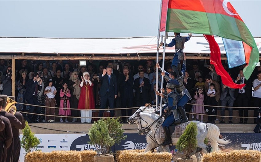 Ərdoğan Azərbaycanlı iştirakçıları ayaqüstdə alqışladı - FOTO
