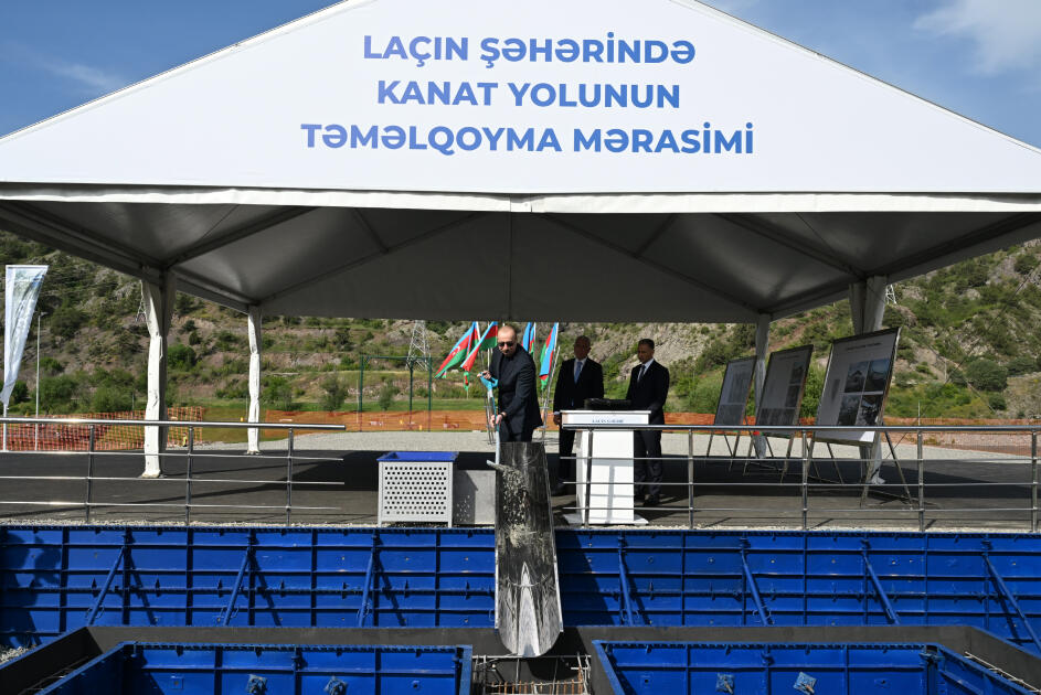 İlham Əliyev Laçın kanat yolunun təməlini qoyub - FOTO