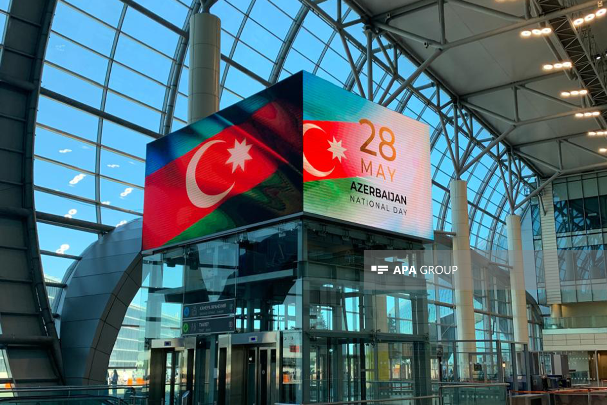 Moskva hava limanında Müstəqillik Günü ilə bağlı - TƏBRİK