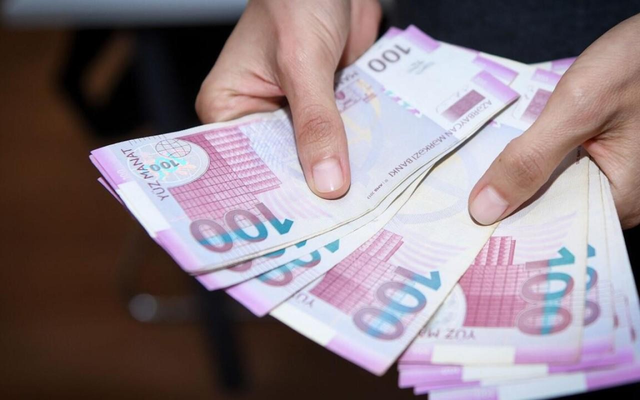 Ötən il qadınlar üçün orta əməkhaqqı 790 manat olub