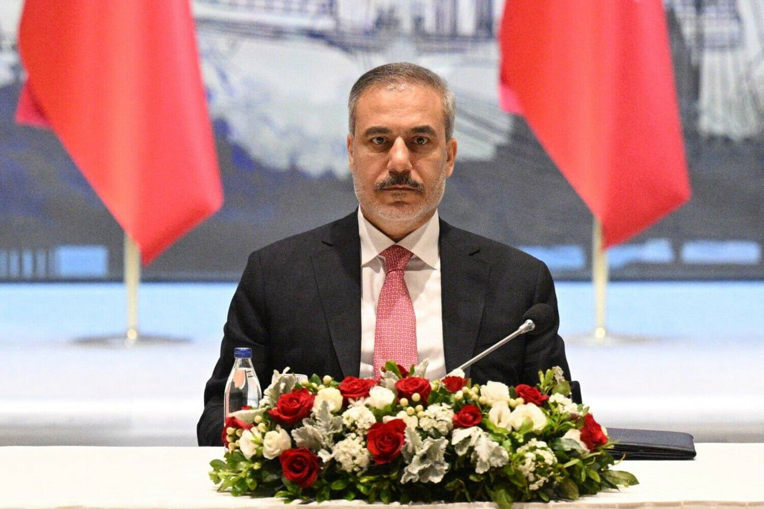 Fidan münaqişəyə son qoymaq üçün avropalı nazirlərə zəng etdi