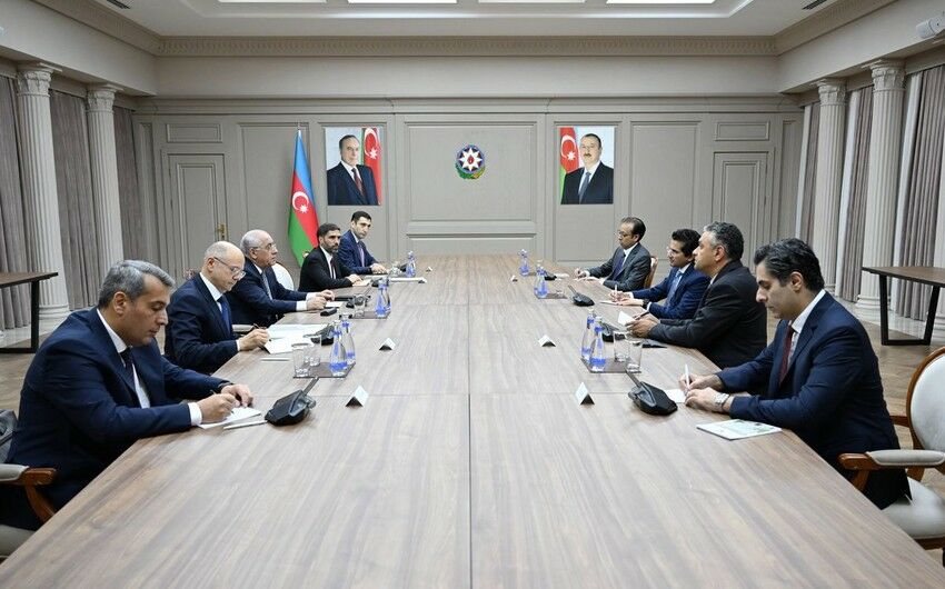 Əli Əsədov Pakistanın neft naziri ilə görüşdü
