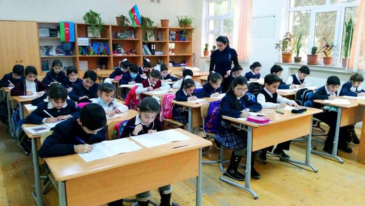 Kitablar yığılır - Məktəblər tez bağlanacaq?
