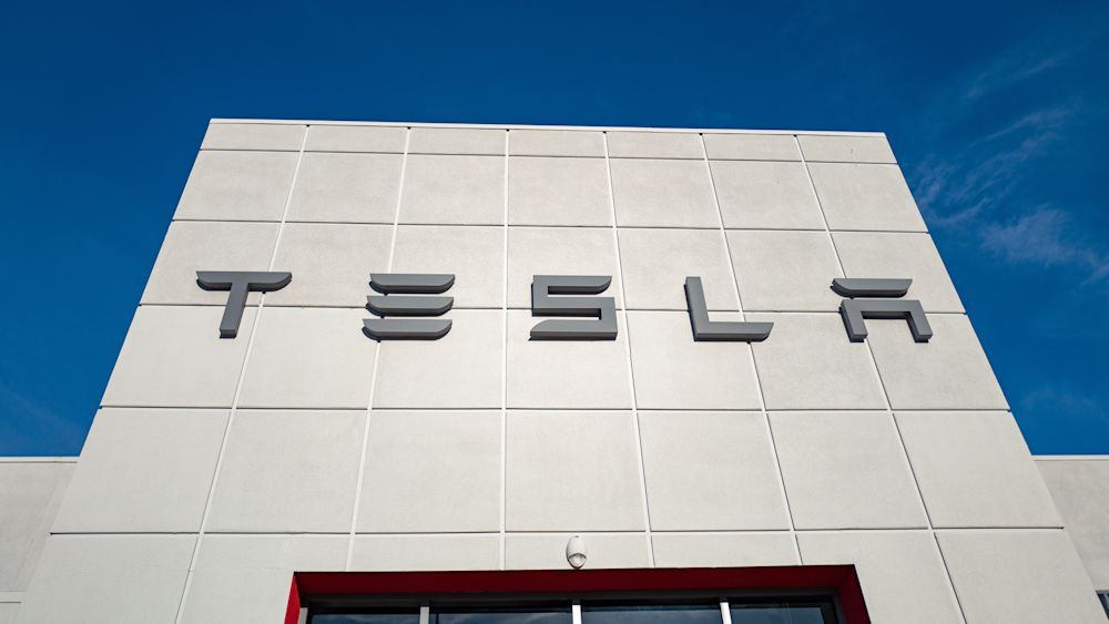 Tramp-Mask gərginliyi fonunda “Tesla” səhmləri ucuzlaşdı