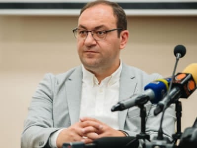 "Hökuməti müqəddəslikdən azad etmək lazımdır" -Arsen Babayan