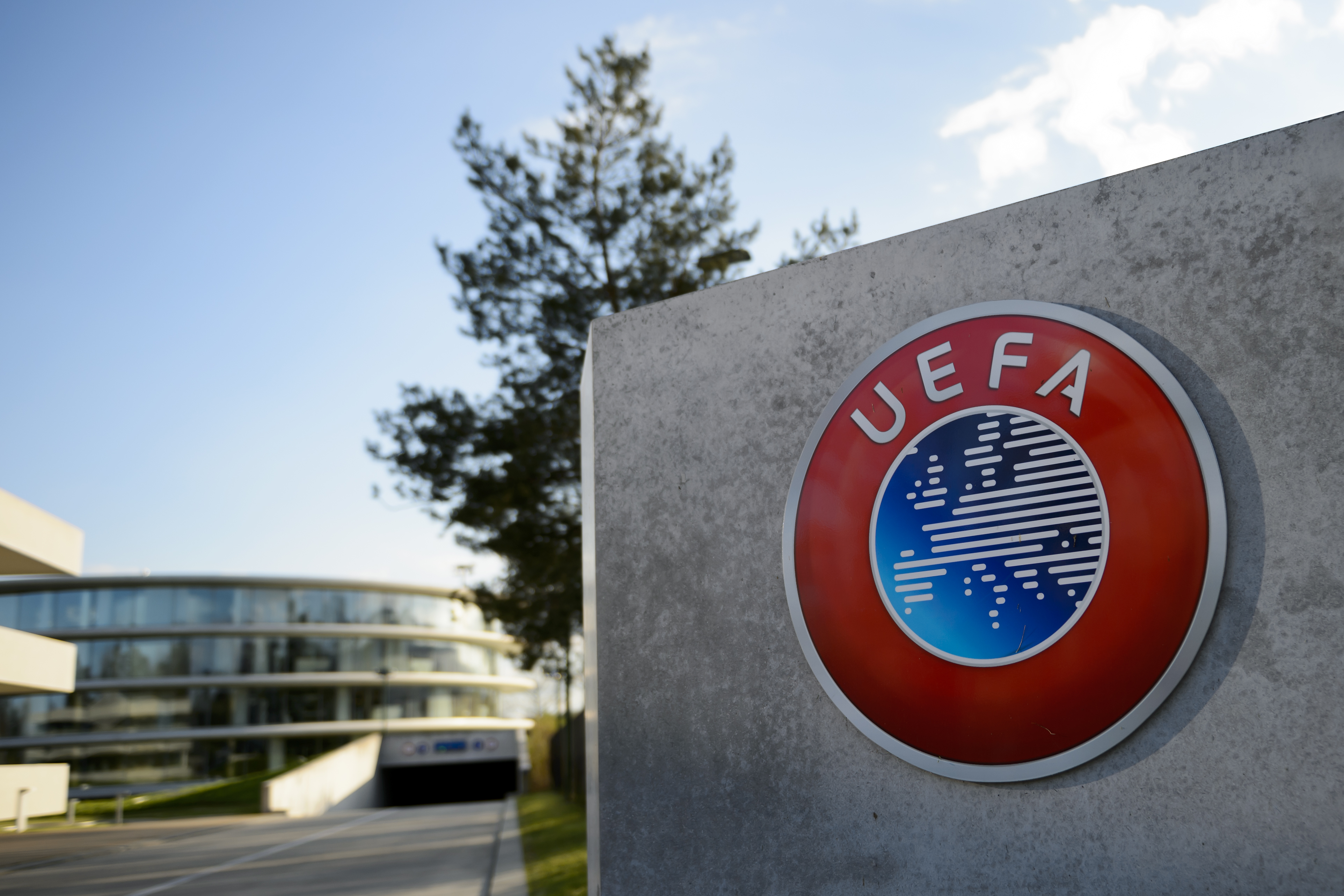 UEFA-dan yeni qərar: qapıçı topu 8 saniyədən çox tutarsa...