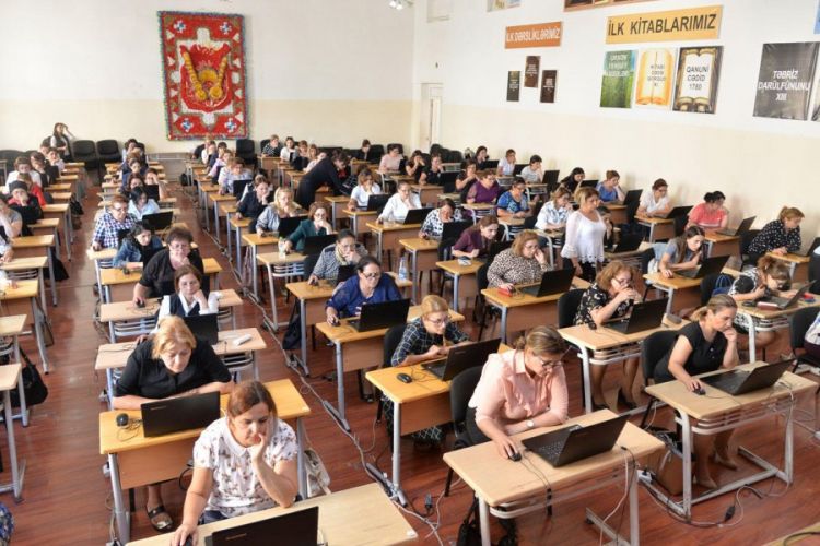 Azərbaycan dili və ədəbiyyat müəllimləri bu qədər maaş alır - RƏSMİ