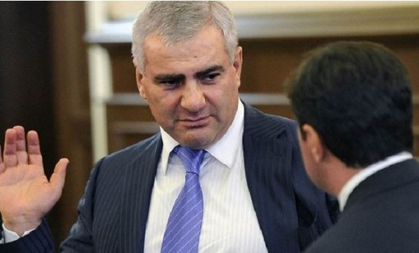 Bakının axtardığı milyarderi Ermənistan saxladı
