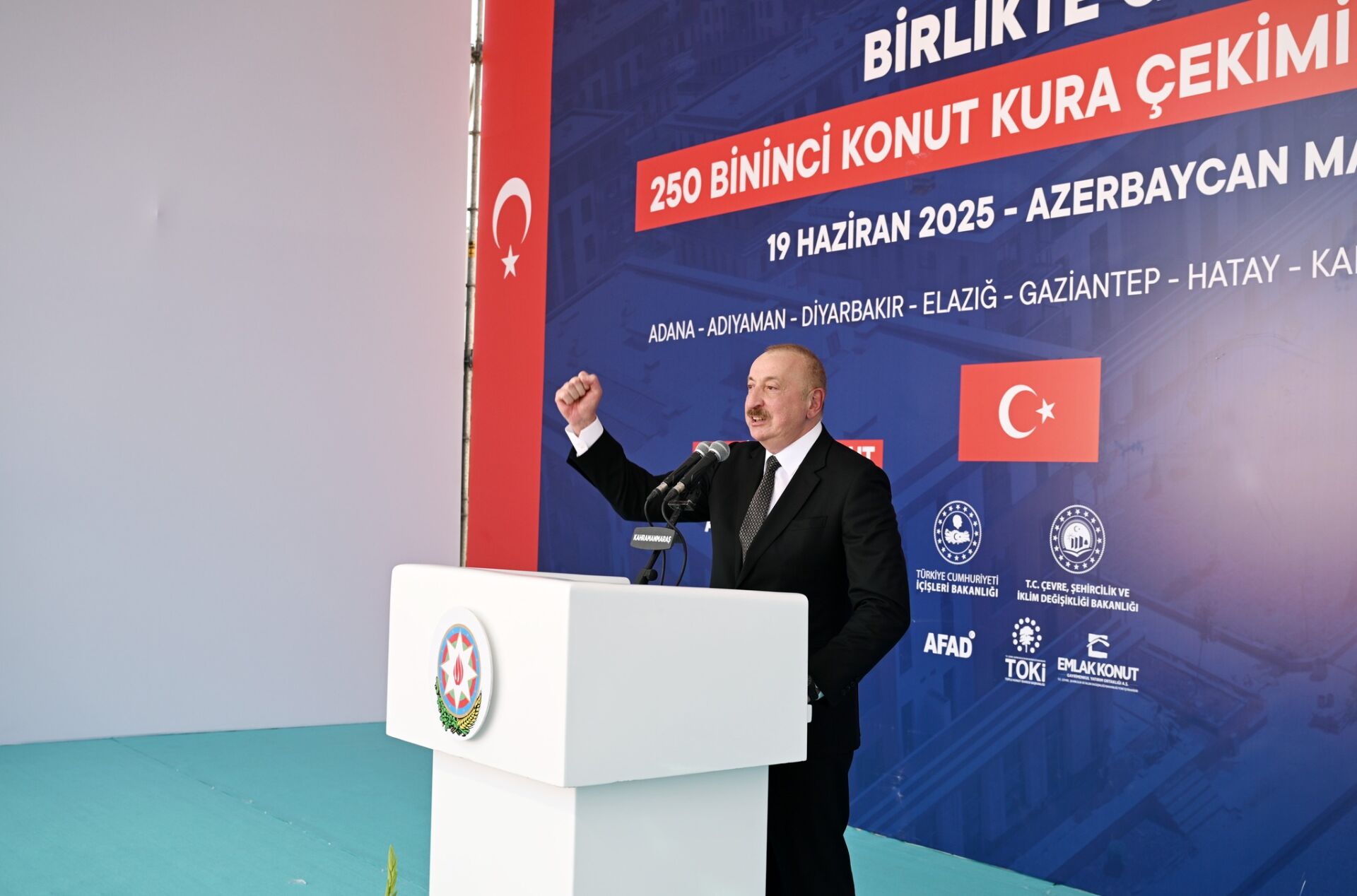 Prezidentin Türkiyə səfərindən yeni görüntülər - VİDEO