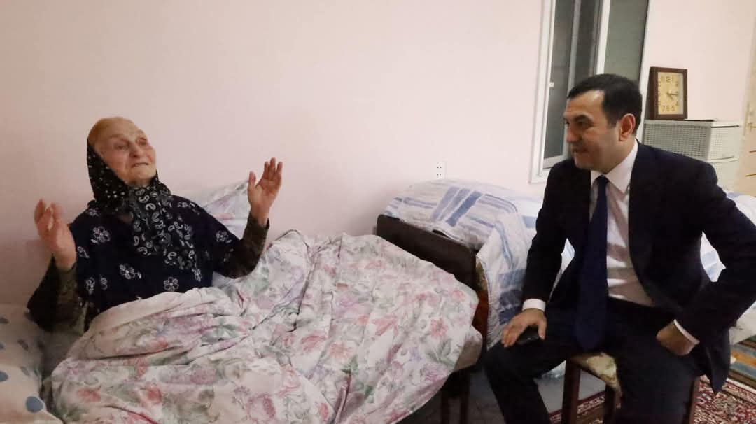 Milli Qəhrəman Ərəstun Mahmudovun anası ziyarət edilib - FOTO