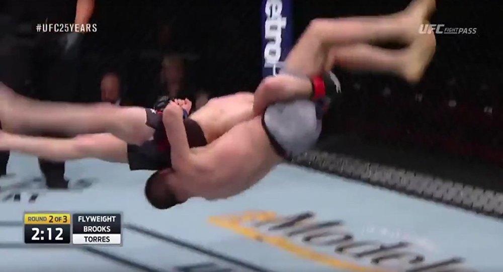 Bakıda UFC döyüş gecəsi: Döyüşlər davam edir