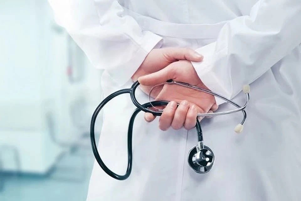 64 yaşlı kişi 52 il bağırsağında diş fırçası ilə YAŞAYIB