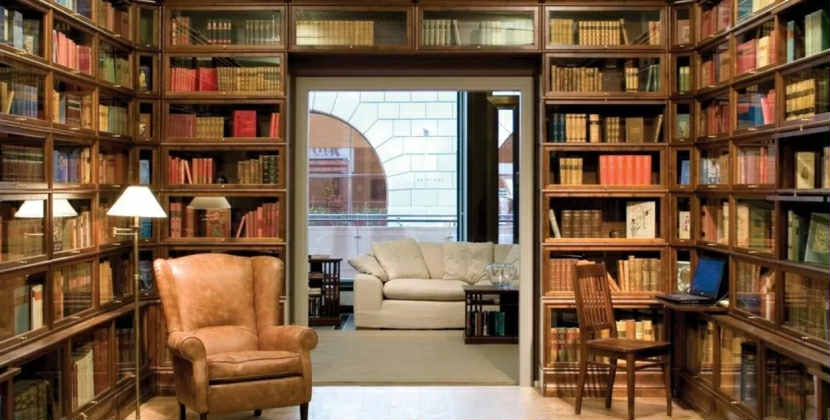 Evindən ona 76 min dollar qazandıran kitab tapdı - FOTO