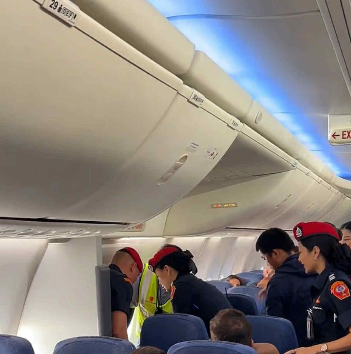 Banqkok hava limanında insident: Sərnişin təyyarədən çıxarıldı - FOTO