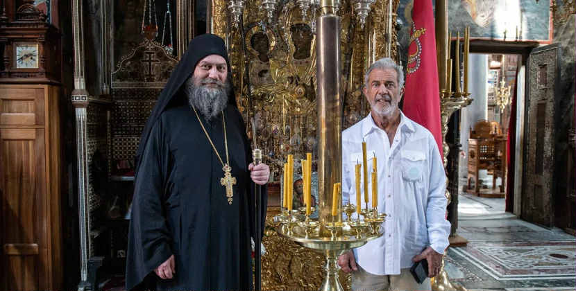 Mel Gibson gizli şəkildə Serb monastırını ziyarət edib - FOTO