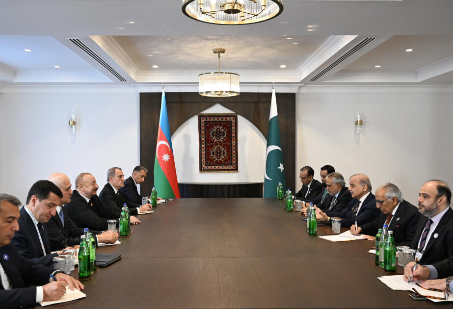 Prezident İlham Əliyev Xankəndidə Pakistanın Baş naziri ilə görüşüb - FOTO
