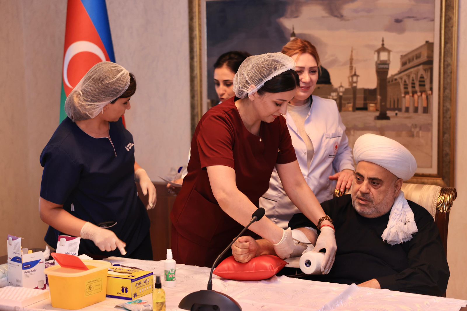 Allaşükür Paşazadə Aşura günü qan verdi - FOTOLAR