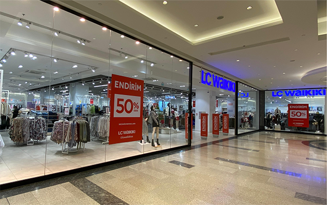 “LC Waikiki”nin anbarı yandı - Geyimlər məhv oldu