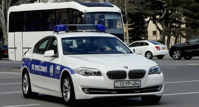 Yol polisi motokuryerlərə nəzarəti gücləndirdi