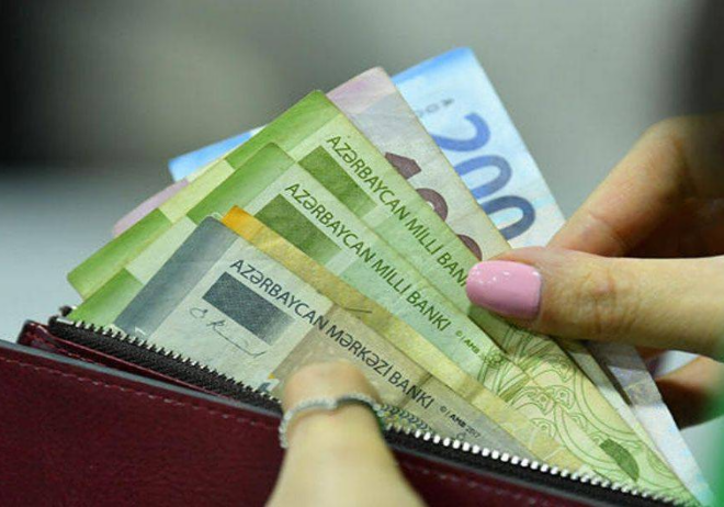 Rusiyada polisə rüşvət təklif edən azərbaycanlı 8 min manat cərimələndi