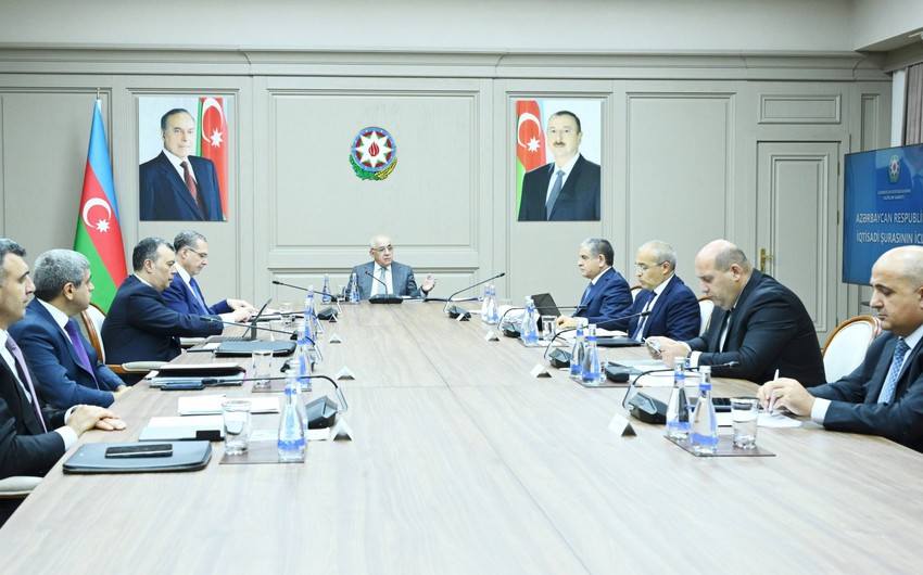 
İqtisadi Şuranın iclası keçirildi - FOTO