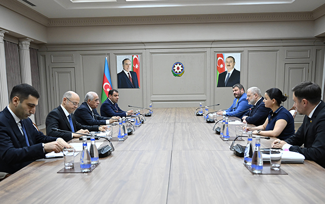 Əli Əsədov ukraynalı nazirlə görüşüb