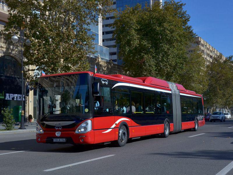 "BakuBus" minik maşını ilə toqquşdu - FOTO