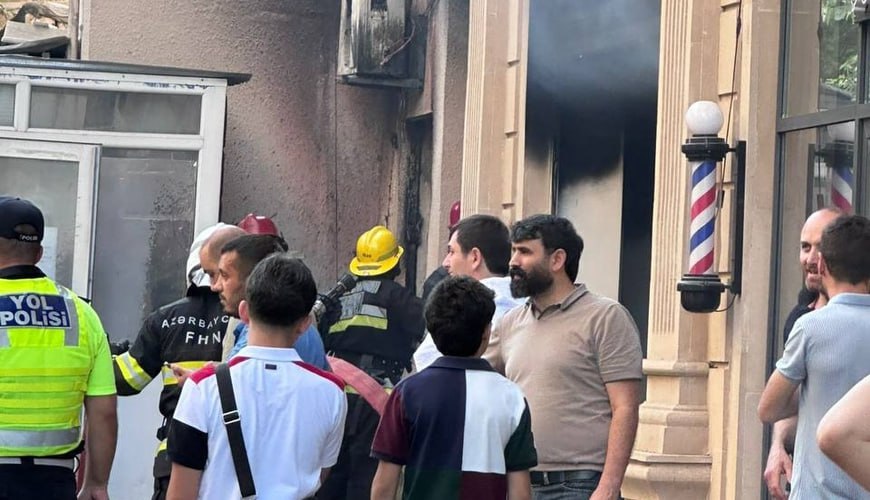 Bakıda çoxmərtəbəli binada yanğın – FOTO