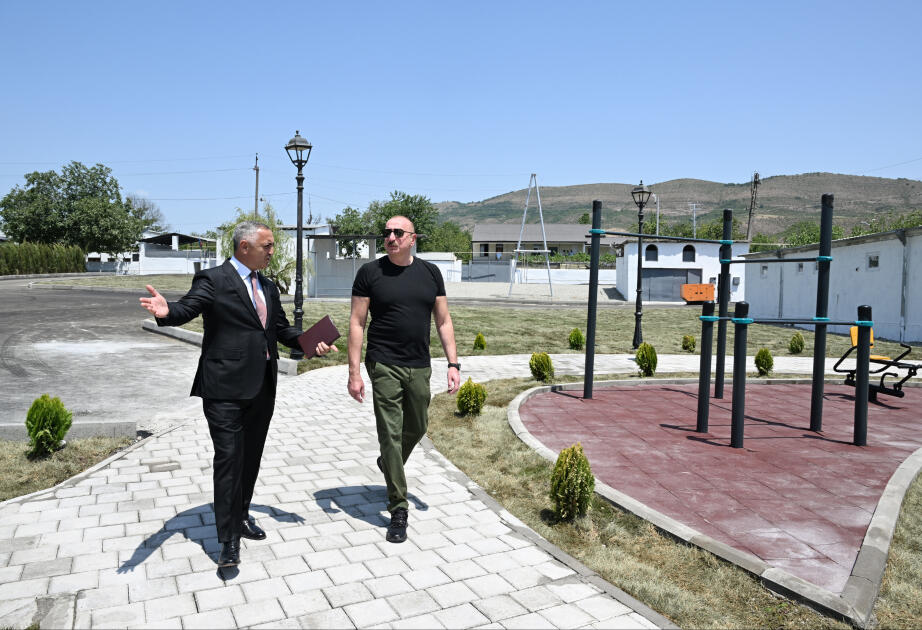 
Prezident Xocalının Təzəbinə kəndində görülən işlərlə tanış olub