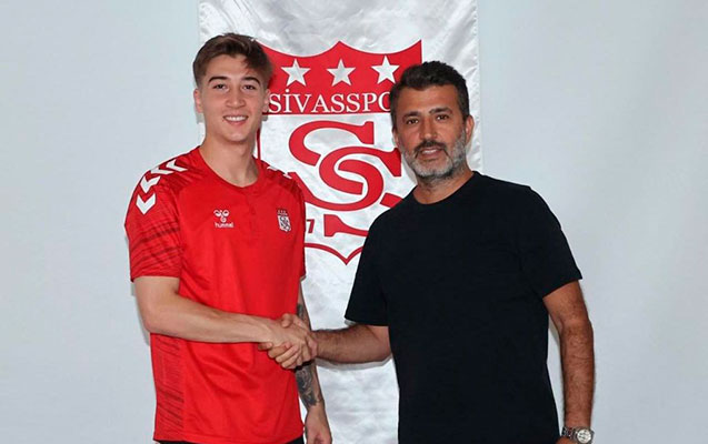 Azərbaycan futbolçusu “Sivasspor”a keçdi - FOTO