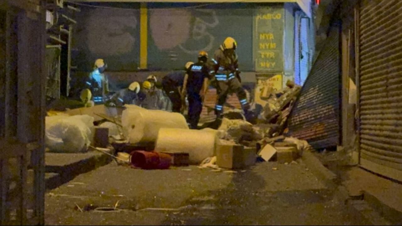 İstanbulda güclü partlayış: bina uçdu - FOTO