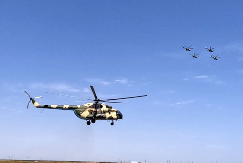 Hərbi helikopterlərimiz havaya qalxdı – FOTO/VİDEO