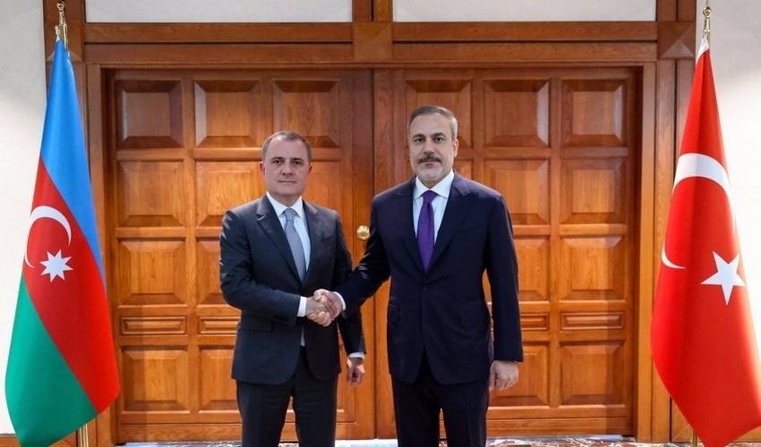 
Ceyhun Bayramov Hakan Fidanla sülh prosesini müzakirə etdi