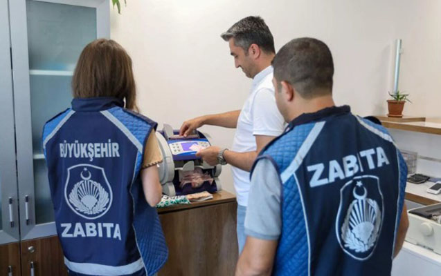 Dilənçinin günlük qazancını pulsayanla hesabladılar - FOTO