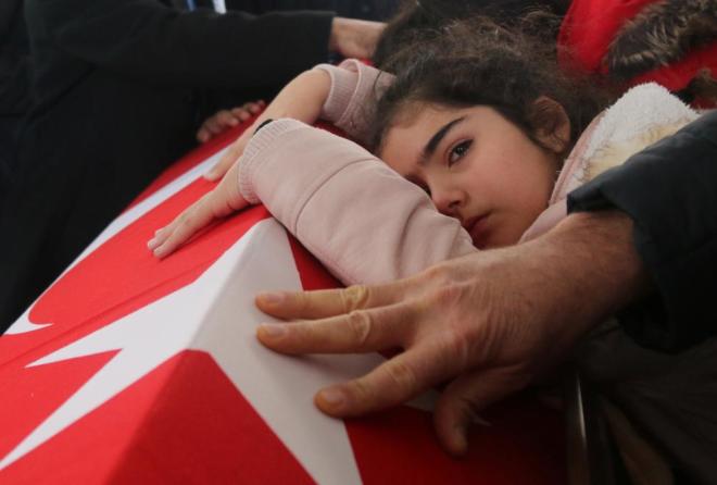 
Türkiyədə 2 hərbçi qızdırmadan öldü