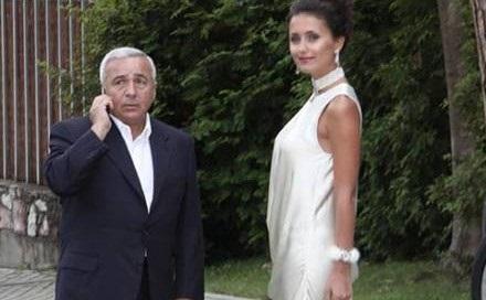 İsgəndər Xəlilov və ailəsi Azərbaycana gəlib