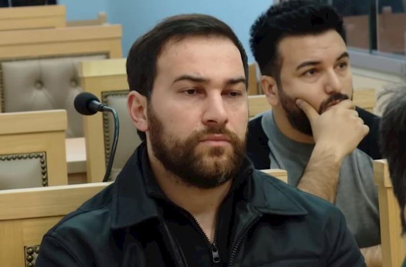 "Nikosayağı" qəzaya düşdüyü maşının nömrəsini satdı