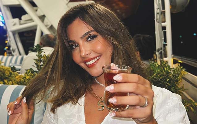 Van Dammın gəlini: “Mən azərbaycanlıyam və böyük çayxoram” – FOTO