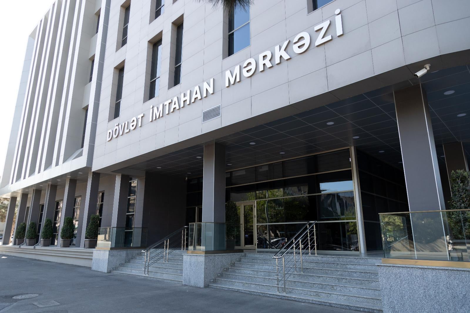 Ali təhsil müəssisələrinin sərgisi açılıb