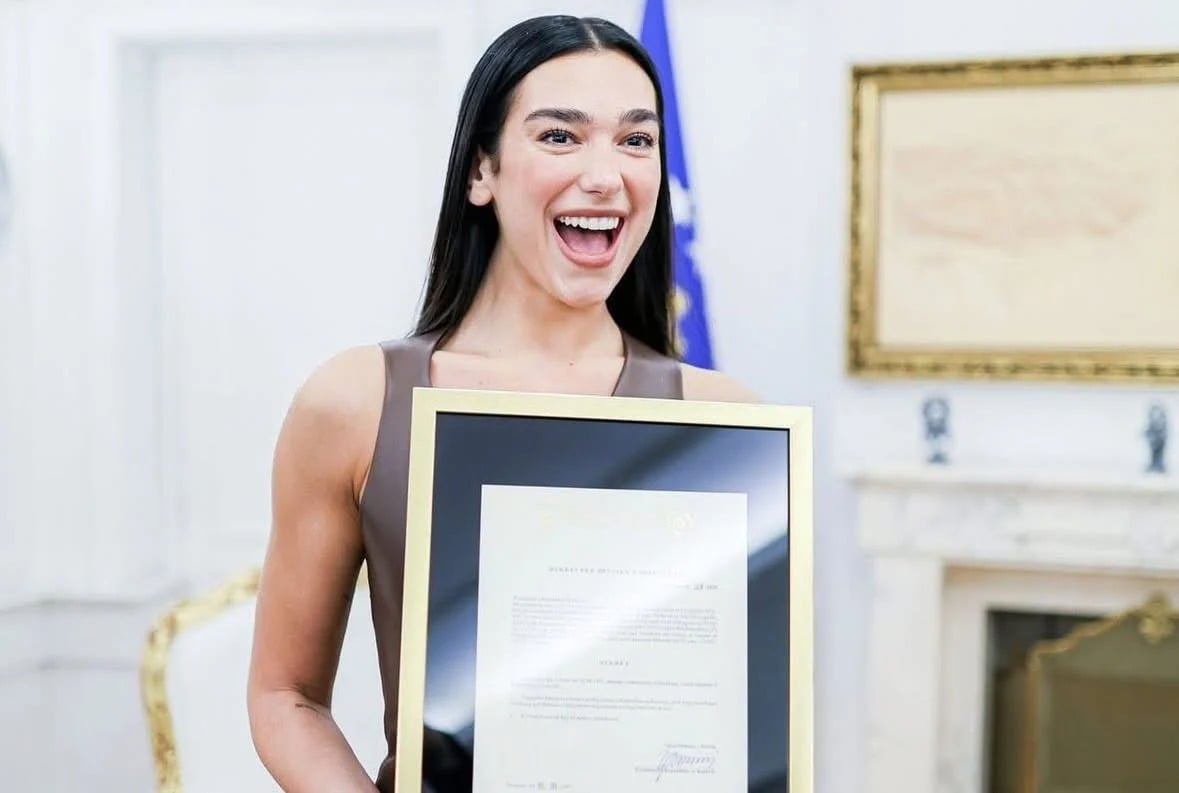 Dua Lipanın “vətəndaşlıq” sevinci - FOTO