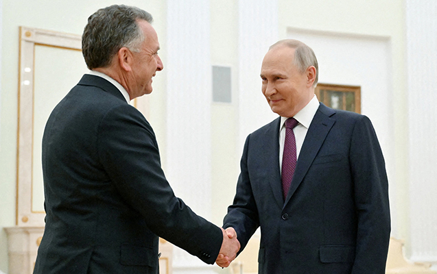Putin Uitkofla görüşdü